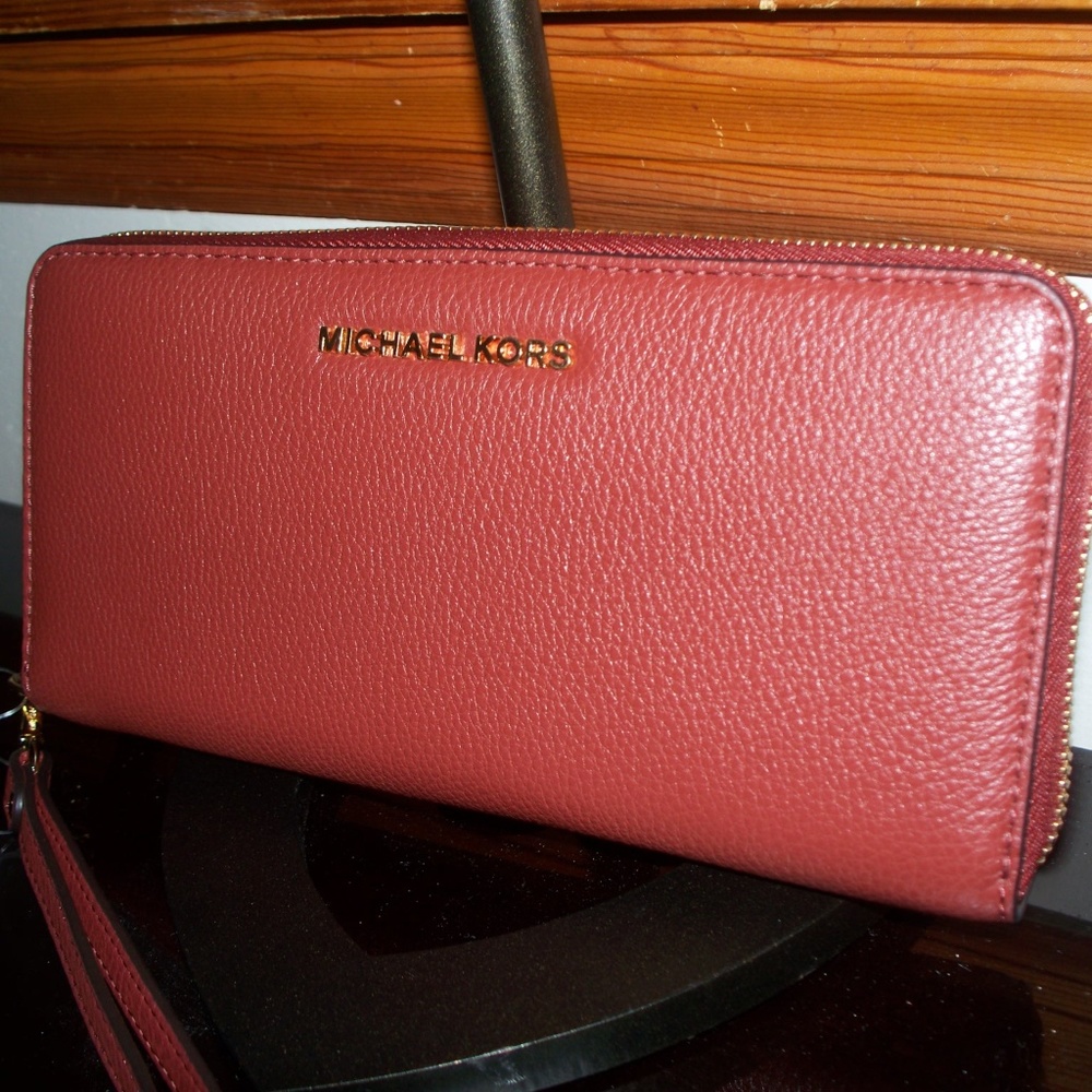 Michael Kors Bedford Zip Around Travel Wallet~NWT
